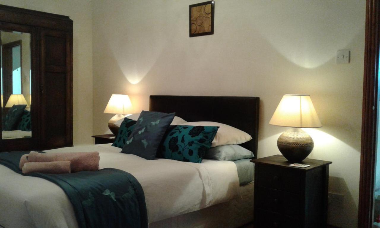 Woodpeckers Cottage B&B Pett エクステリア 写真