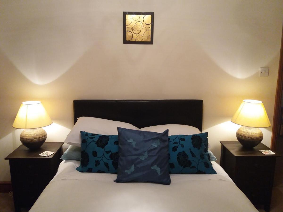 Woodpeckers Cottage B&B Pett エクステリア 写真