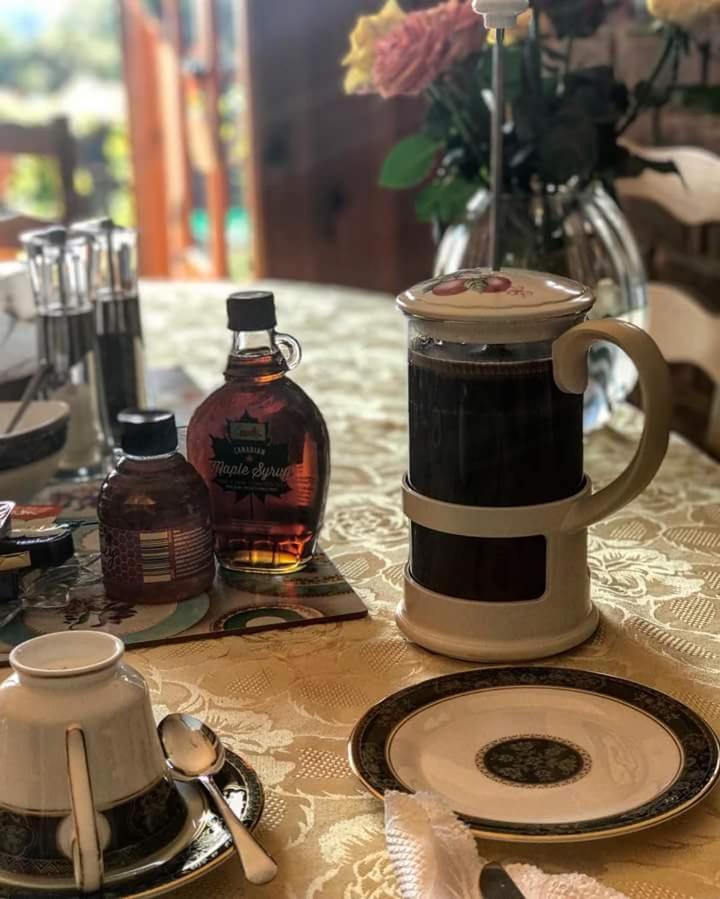 Woodpeckers Cottage B&B Pett エクステリア 写真