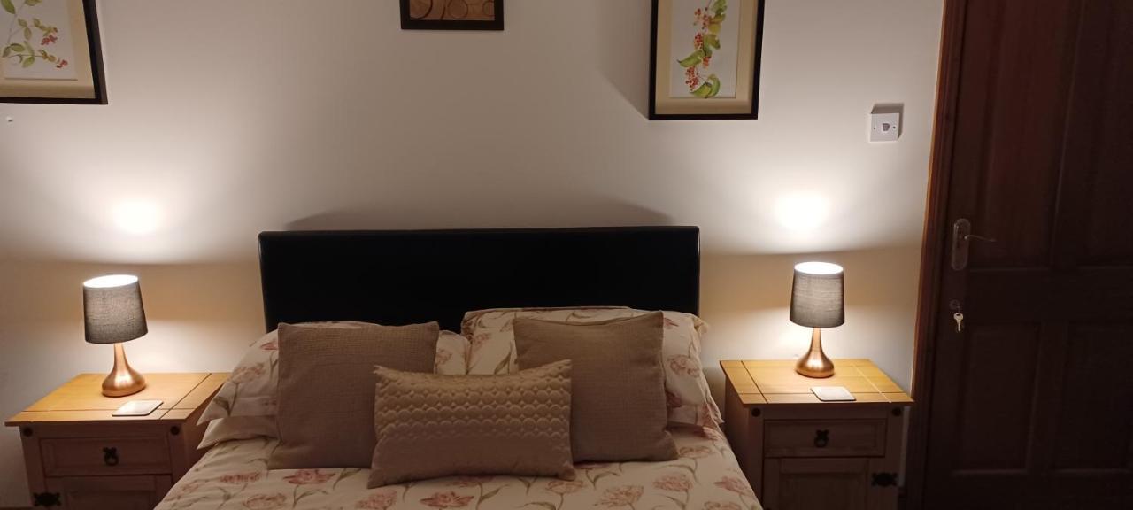 Woodpeckers Cottage B&B Pett エクステリア 写真