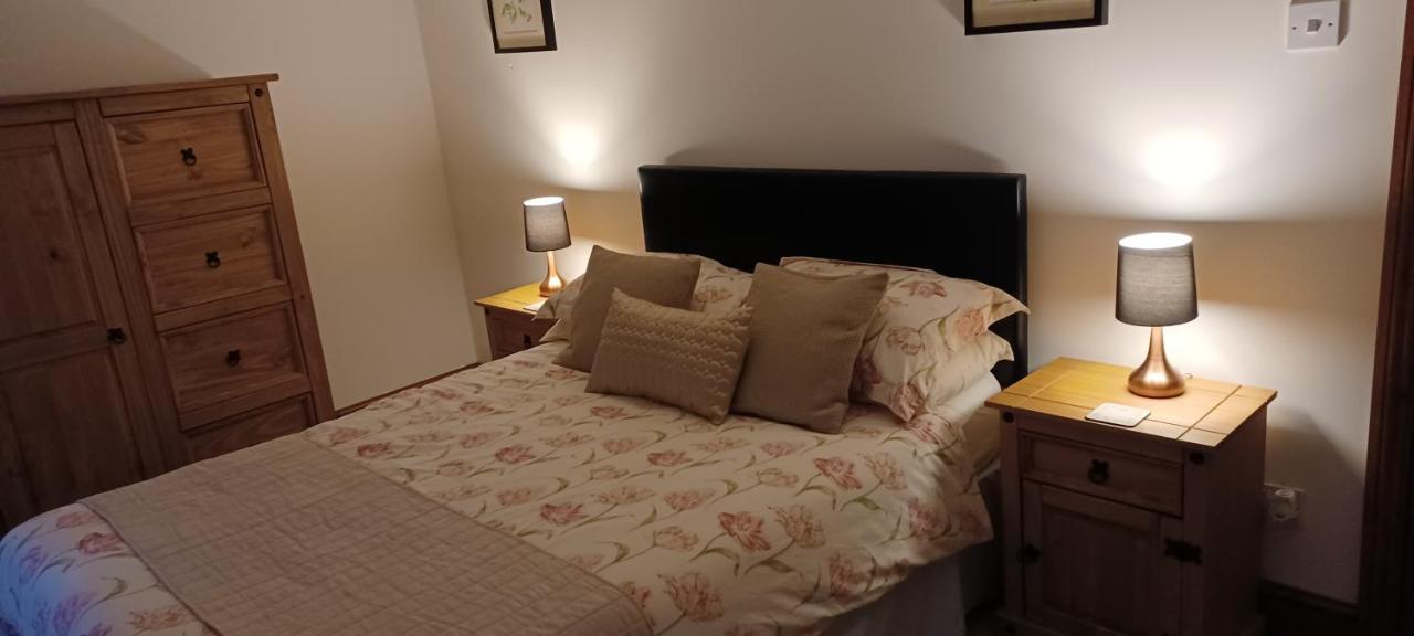Woodpeckers Cottage B&B Pett エクステリア 写真