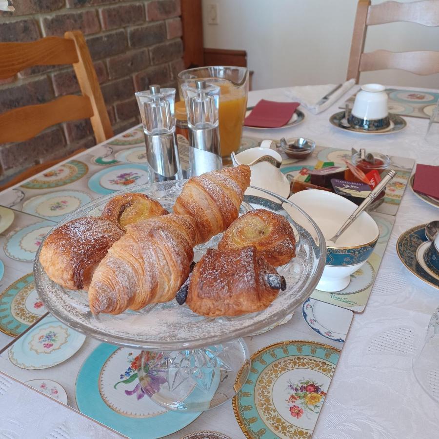 Woodpeckers Cottage B&B Pett エクステリア 写真
